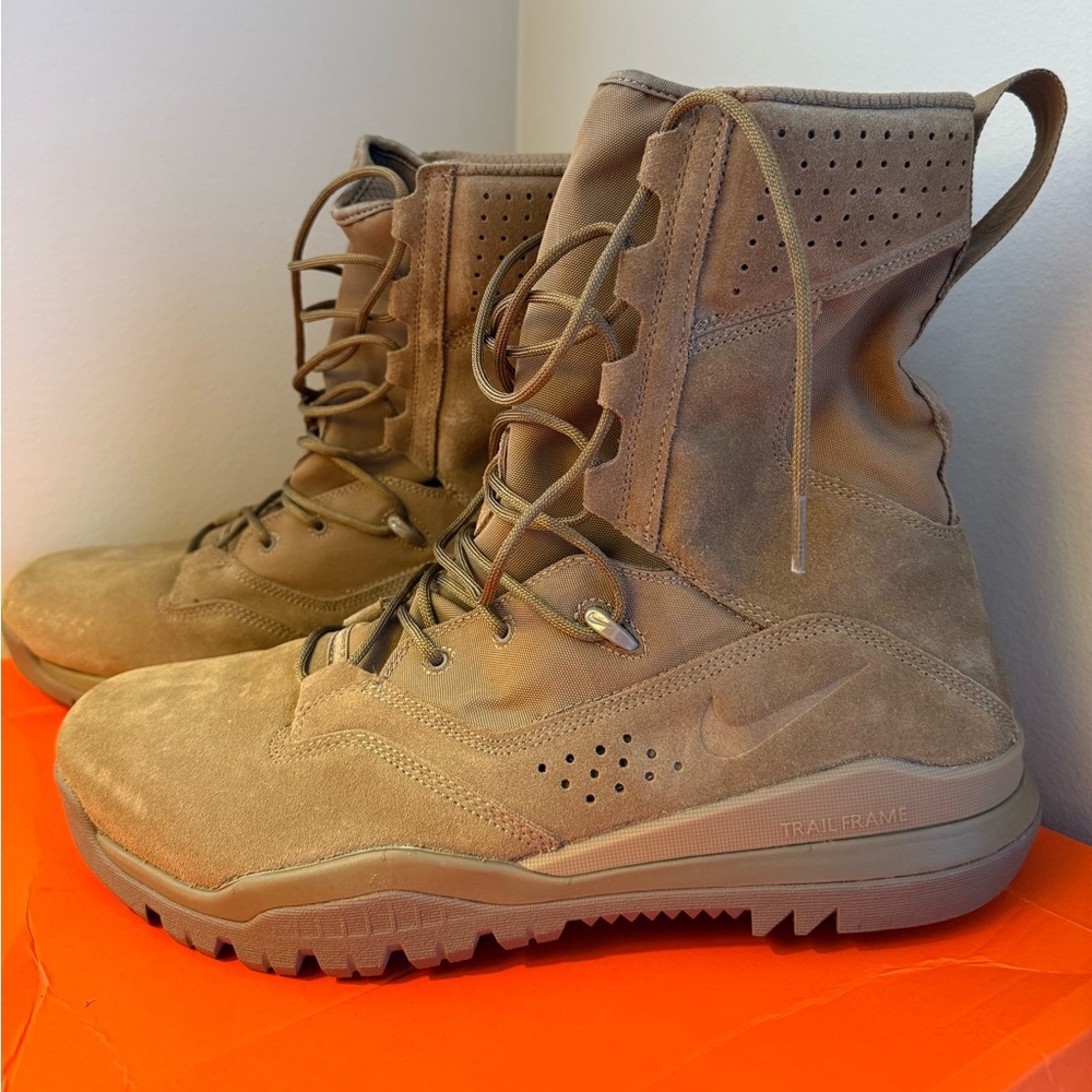 Nike SFB Field 2 8” Leather Tactical Boots – Coyote – Size 14 – New in Box
